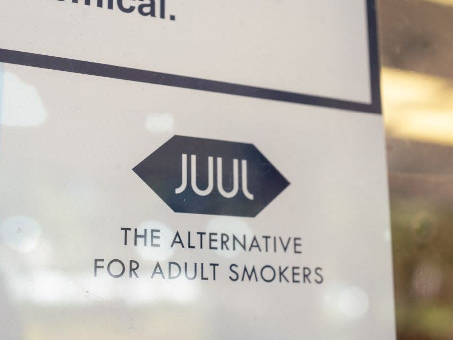 Juul smokers sign