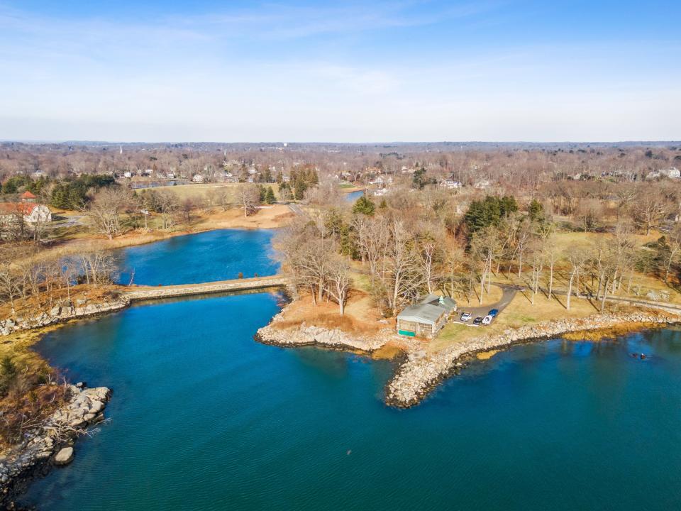 Great Island, Connecticut, can be reached by car and is accessible via a causeway.