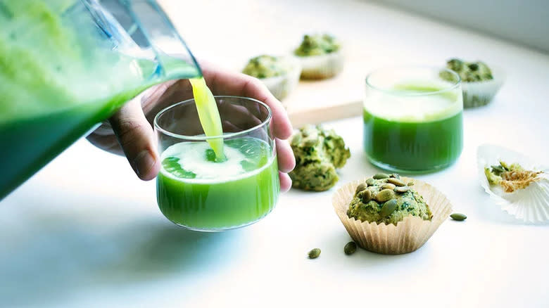 Green juice and muffins