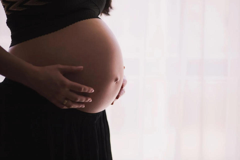<strong>準備迎接新生命的準媽媽們應該深入了解孕婦胎膜破裂及其潛在風險，這對母嬰健康至關重要！（示意圖／photoAC）</strong>