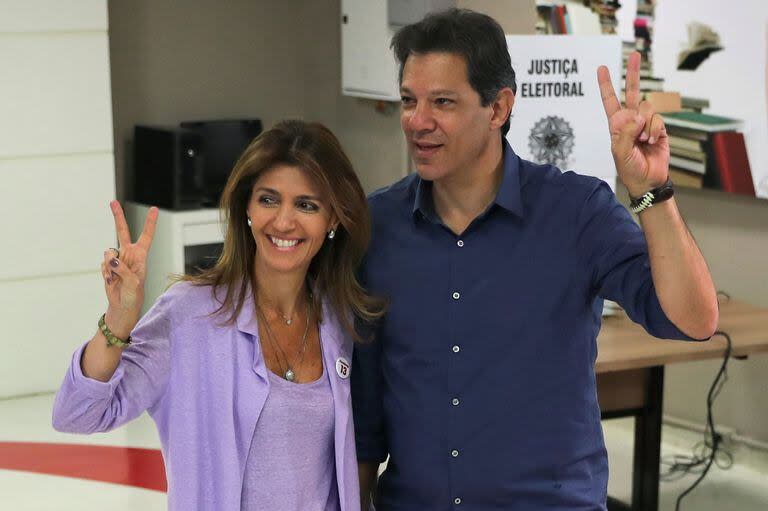 Fernando Haddad junto a su esposa