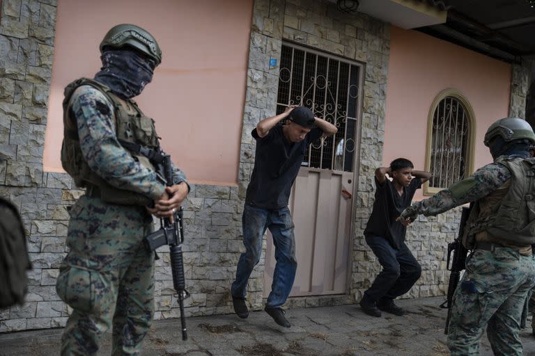 Un operativo de seguridad en Guayaquil, Ecuador. (AP/Rodrigo Abd)