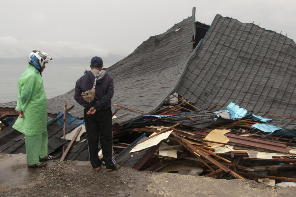 Residents inspect an earthquake-damaged building in Ambon, Maluku province, Indonesia, Friday, Sept. 27, 2019. Thursday's quake killed a number of people and displaced thousands of others. (AP Photo/Tiara Salampessy)