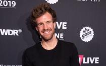 Ein denkbarer Kandidat wäre auch Luke Mockridge. Schon in den vergangenen beiden Staffeln von "The Masked Singer" wurde immer wieder auf den SAT.1-Comedian getippt. Vor einigen Tagen teilte der 31-Jährige auf Instagram eine Fotomontage, die ihn zusammen mit jenem Kühlschrank zeigt, der auch in "The Masked Singer" zu sehen war. Zufall? (Bild: 2019 Getty Images/Joshua Sammer)