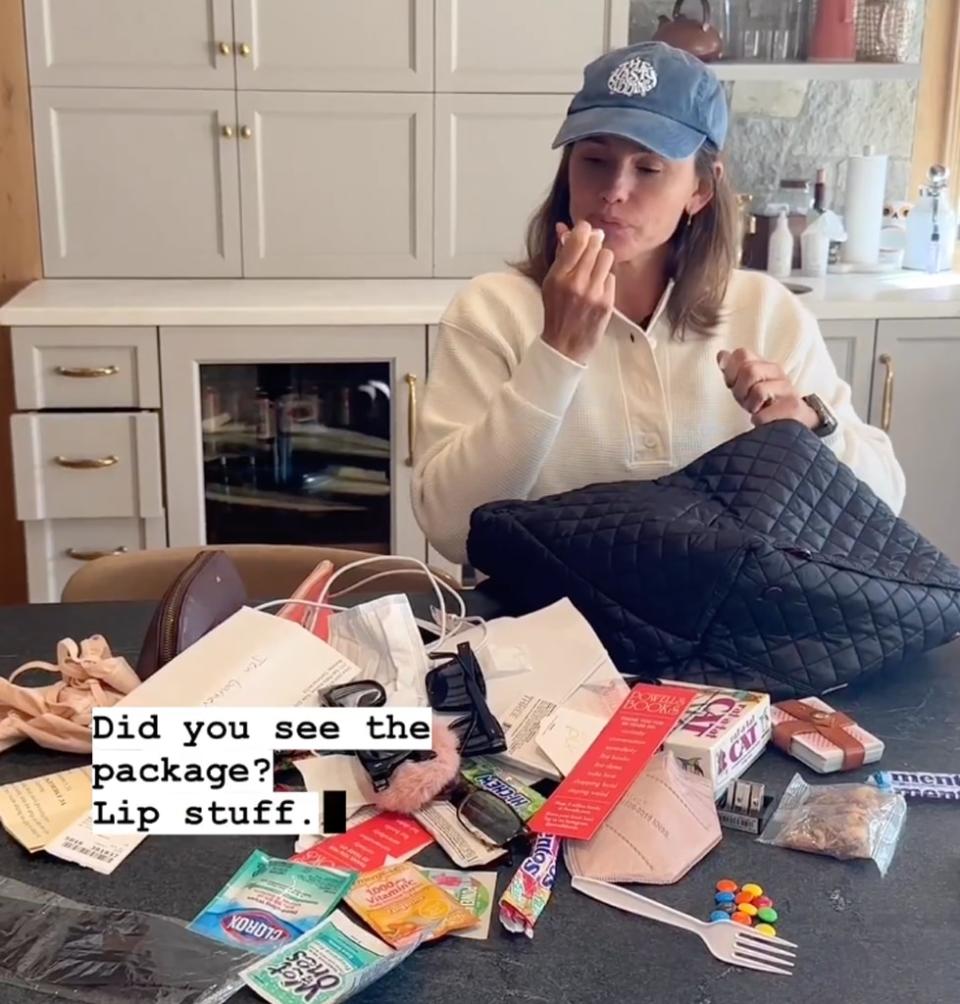 Jennifer Garner, What's in her Bag