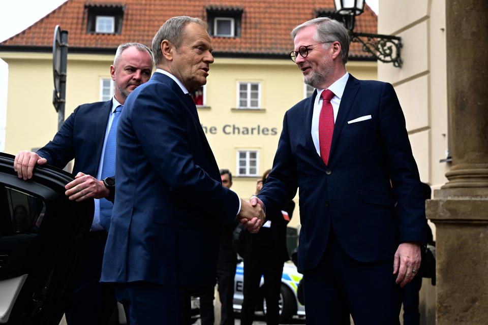 Petr Fiala trifft Donald Tusk (Bild: Michal Cizek / AFP)