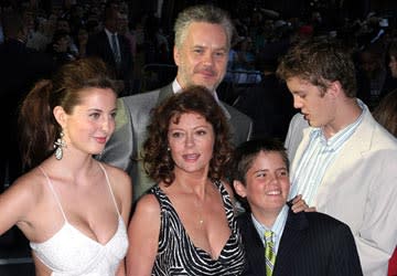 Eva Amurri , Susan Sarandon , Tim Robbins and family at the New York premiere of Paramount Pictures' War of the Worlds