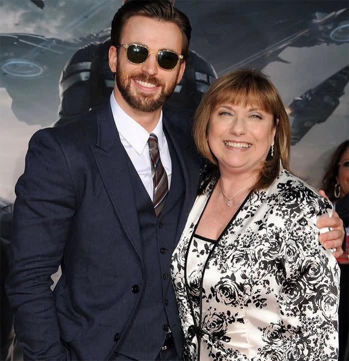 Chris Evans con su madre