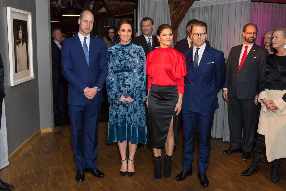 <p>Der Herzog und die Herzogin von Cambridge verbrachten ihren letzten Abend in Schweden bei einem Empfang in den Fotografiska Galleries. Das Paar wurde von Kronprinzessin Victoria und Prinz Daniel von Schweden begleitet. <em>[Bild: Getty]</em> </p>