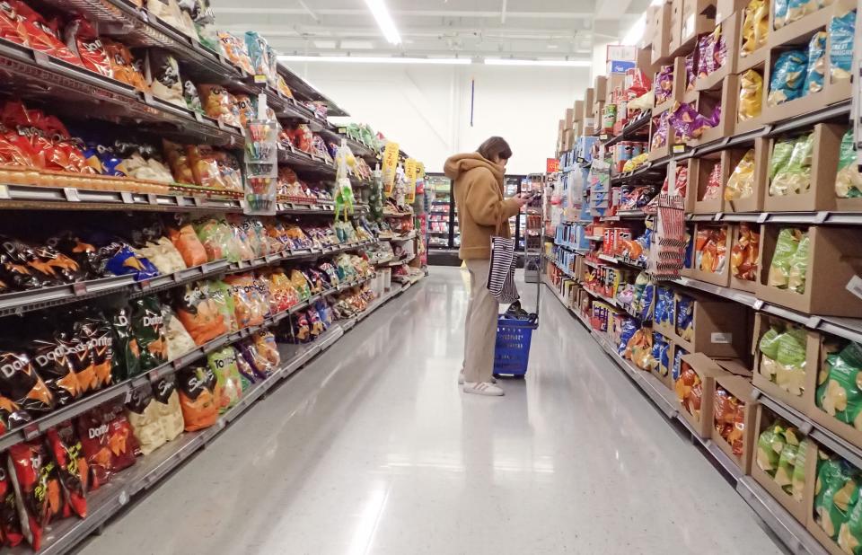 A customer shops for groceries at a supermarket in Vancouver, British Columbia, Canada, on Feb. 20, 2024. Canada's Consumer Price Index CPI rose 2.9 percent on a year-over-year basis in January, following a 3.4 percent gain in December, Statistics Canada said Tuesday. (Photo by Liang Sen/Xinhua via Getty Images)