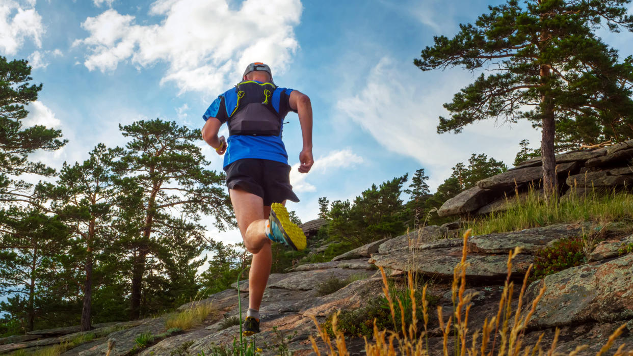  Man ultrarunning. 