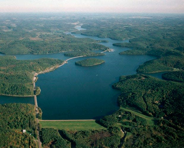 Powerboating is a popular pastime, and many lakes in Ohio allow boats with high-horsepower engines. Tappan Lake, part of the Muskingum Watershed Conservancy District, draws boaters from throughout the region. The lake’s 2,350 acres of water are surrounded by 5,000 acres of parkland administered by the conservancy district.