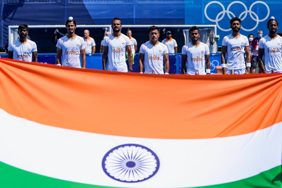 <div class="paragraphs"><p>Indian men's hockey team during the national anthem. </p></div>