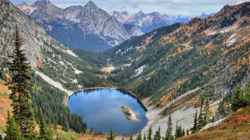 Lake Ann, from Maple Pass Loop Train in Washington