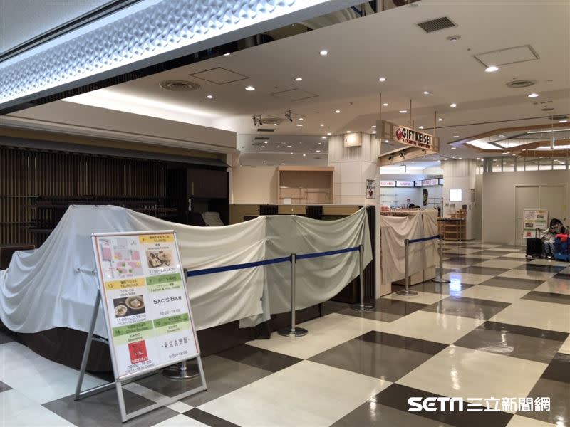 日本成田機場第二航廈免稅店狀況，許多店舖是沒有營業的。（圖／記者張雅筑攝）