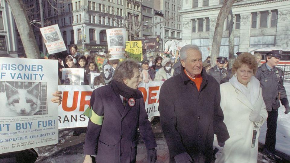 bob barker leading a crowd of people in new york city, many of whom carry animal rights signs