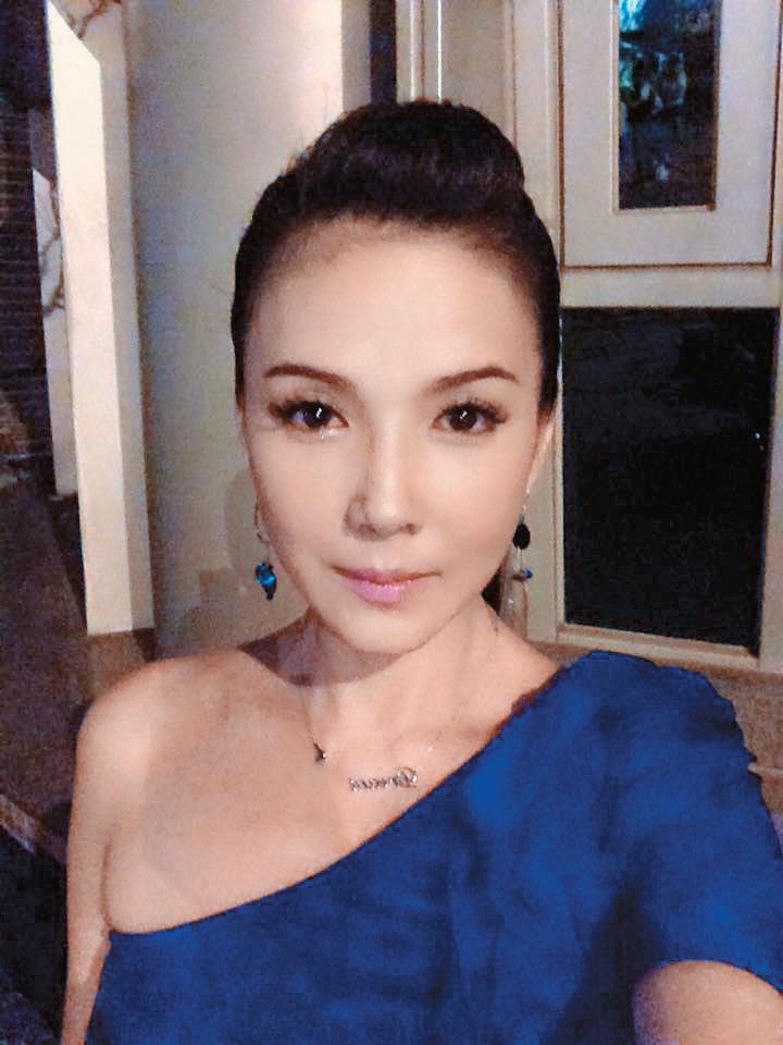 為第一金控前董事長之子謝昂倫生下1女，在丁國琳生產前不聞不問，靠DNA鑑定血緣關係。謝昂倫另娶他人，丁國琳獨力撫養女兒。