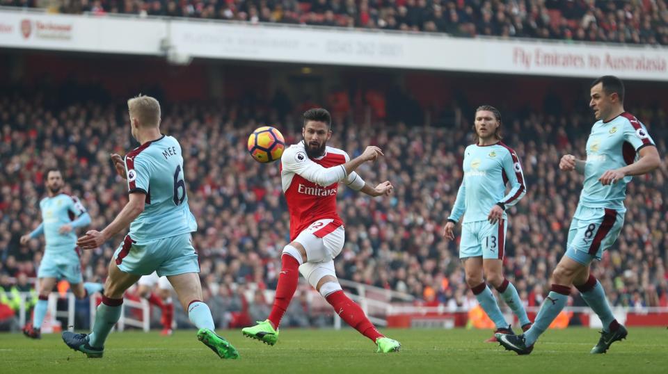 <p>Olivier Giroud has a pop at goal </p>