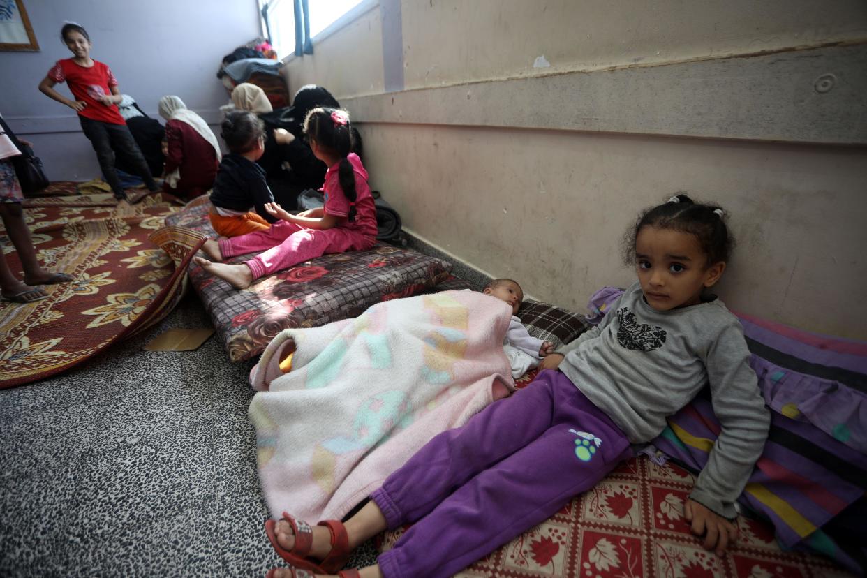 Rafah, Gaza. 26th Oct, 2023. Palestinian people, including children, fleeing Israeli attacks take refuge in a school affiliated to the United Nations Relief and Works Agency for Palestine Refugees in the Near East (UNRWA) in Rafah in southern Gaza, on October 20, 2023. as the Israeli airstrikes continue on the 20 th day in Gaza. The UN agency, More than 187,000 people have been displaced in Gaza since the start of the Israeli air strikes.The UN agency confirmed that the shelters in the Gaza Strip are overcrowded and potable water is very limited. Photo by Ismael Mohamad/UPI.