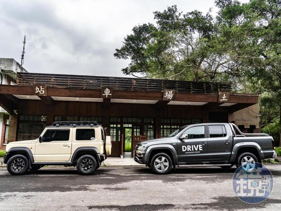 若從車格上來看，Jimny（長3,645mm）與Amarok（長5,254mm）跟本是完全不同宇宙的產物。