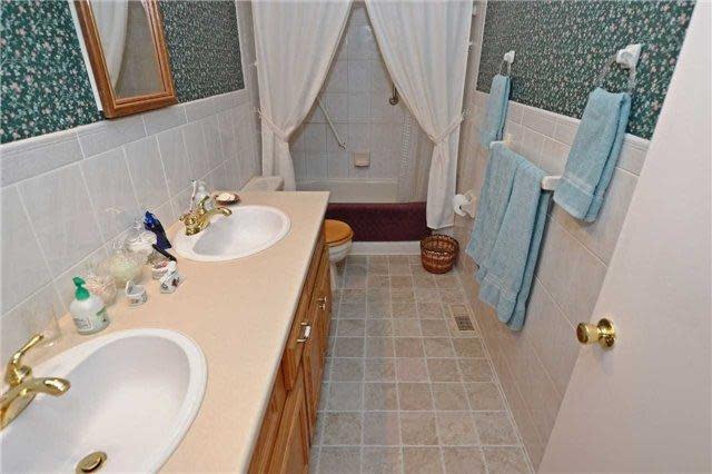 <p><span>31 James Speight Rd., Markham, Ont.</span><br> There is also one bathroom.<br> (Photo: Zoocasa) </p>