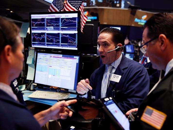 Traders work on the floor of the New York Stock Exchange (NYSE) shortly after the opening bell in New York, U.S., July 6, 2016.  REUTERS/Lucas Jackson 