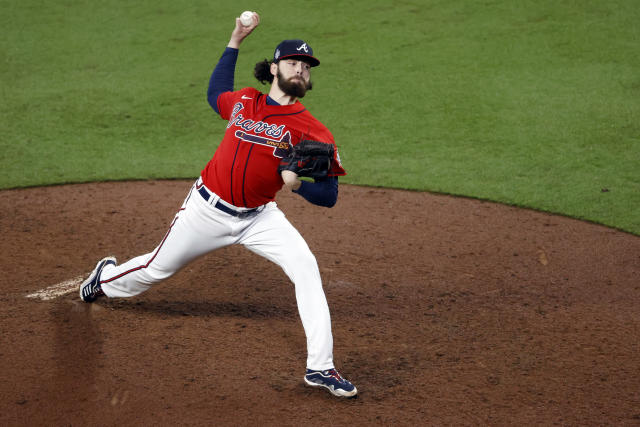 Georgia Bulldog Jordan Davis Throws First Pitch at Atlanta Braves