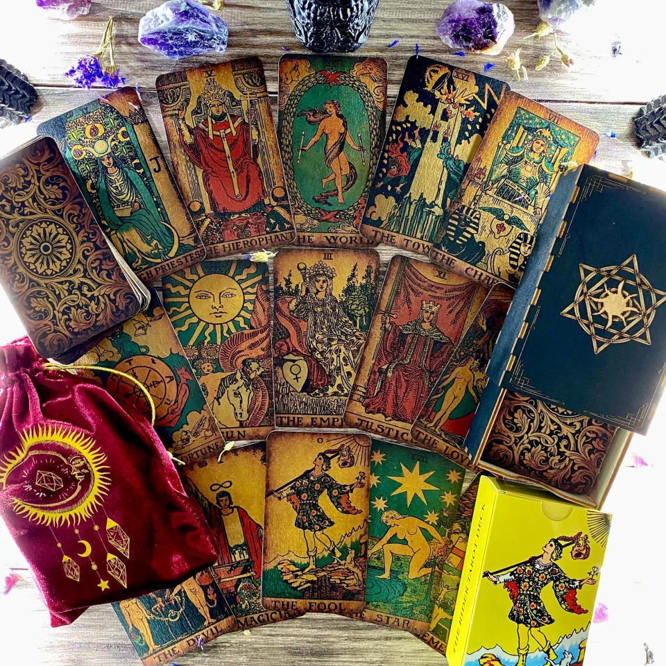 Tarot Deck Borderless Rider Waite Vintage (Photo: Etsy)
 


