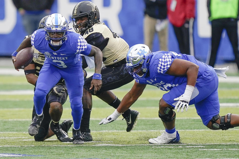 Kentucky quarterback Terry Wilson (3) runs with the ball during the first half of an NCAA college football game against Vanderbilt, Saturday, Nov. 14, 2020, in Lexington, Ky. (AP Photo/Bryan Woolston)