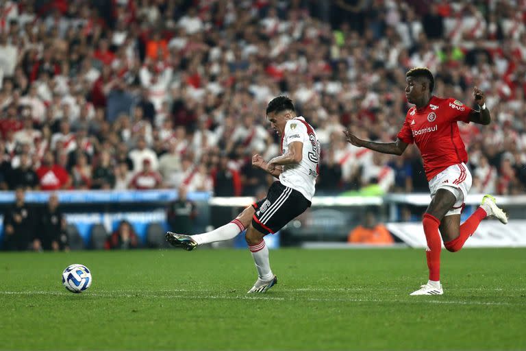 El momento exacto de la definición de Pablo Solari para el segundo gol de River ante Inter.