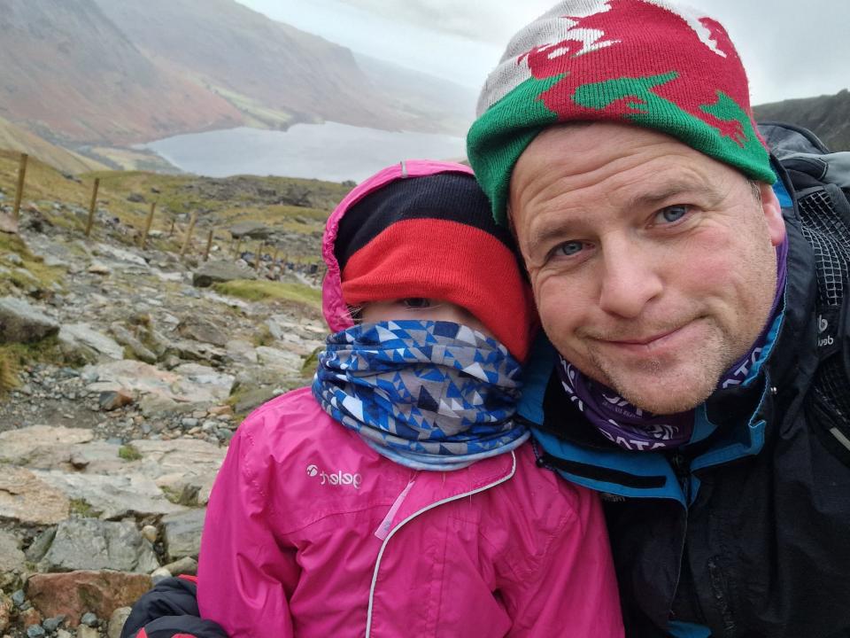 The five-year-old's father Glyn was with her every step of the way. (Glyn Price/JustGiving)