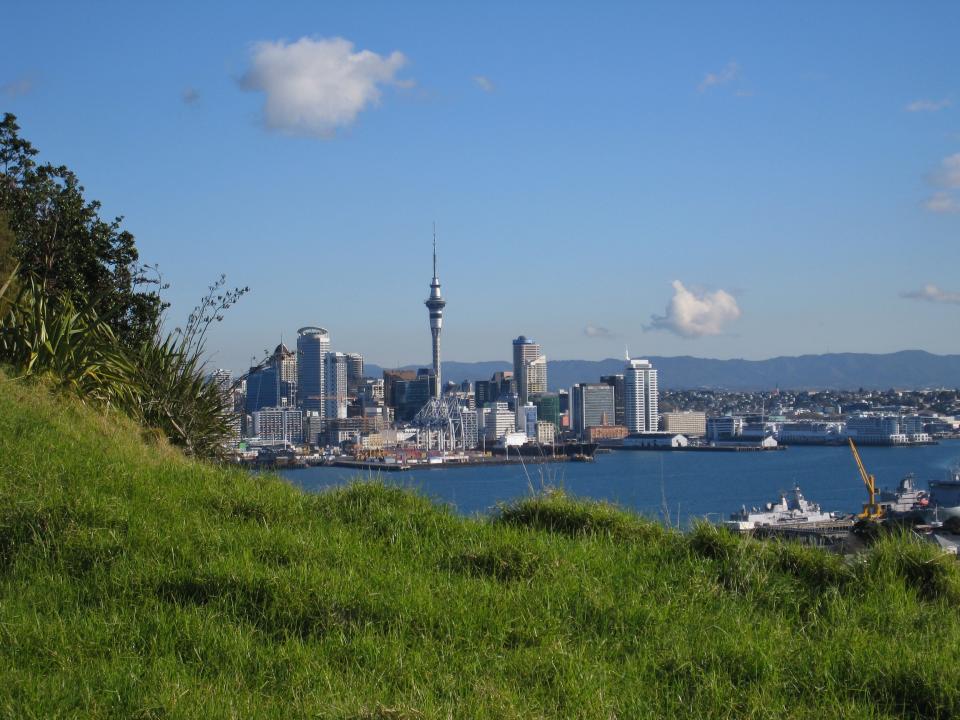 <p>Auf Platz zwei liegt Auckland mit einer Gesamtgrünfläche von 357,20. Diese besteht fast ausschließlich aus Wäldern (288,89), einen kleinen Teil machen zudem Parks (41,76) und Naturschutzgebiete (14,06) aus. </p>