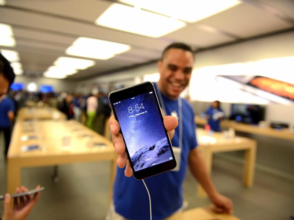 apple store employee with iphone 6