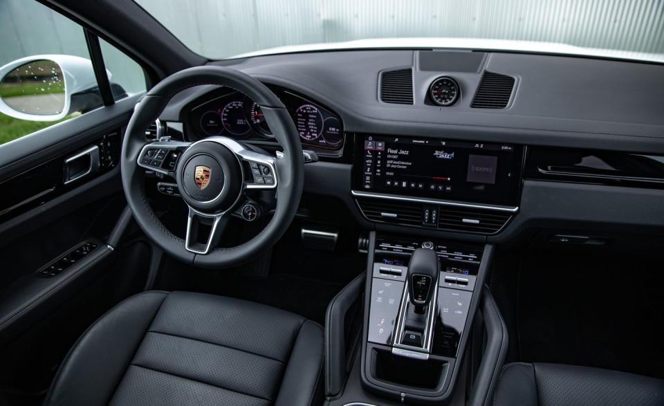 <p>2019 Porsche Cayenne S</p>