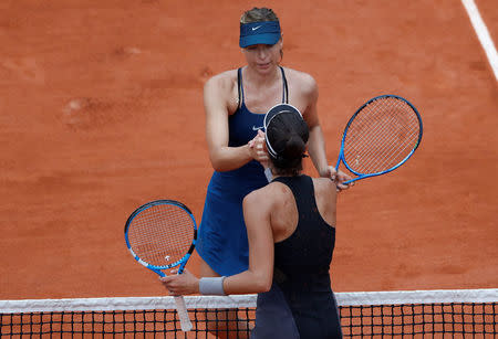 Tennis - French Open - Roland Garros, Paris, France - June 6, 2018 Spain's Garbine Muguruza shakes hands with Russia's Maria Sharapova after winning their quarter final match REUTERS/Gonzalo Fuentes