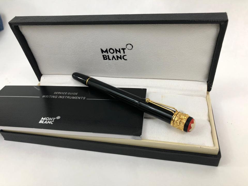 Even the box is unmistakably Montblanc.