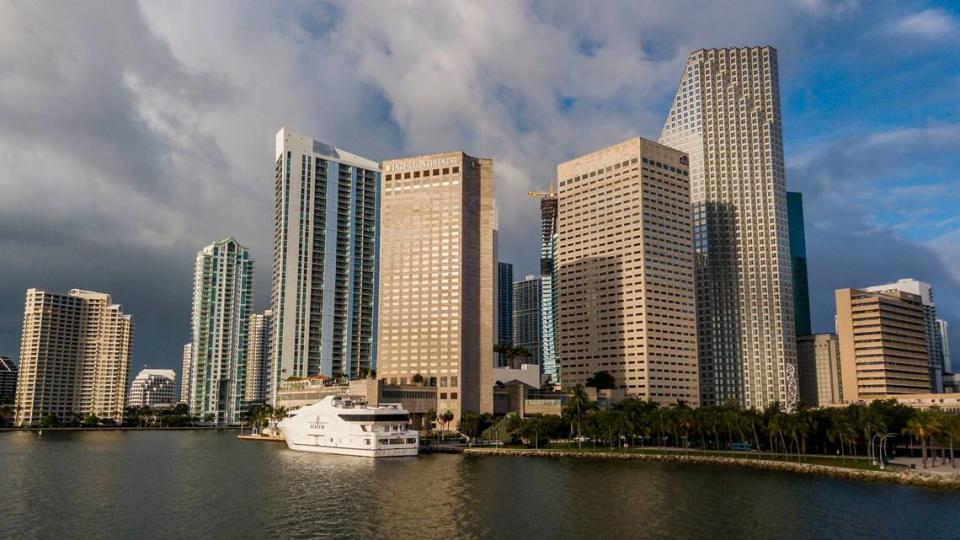 El objetivo de comprar una casa puede costarle el primer año más de $171,000 en Miami, lo que se encarece con el alza de los seguros e impuestos a la propiedad. Estudio ofrece estimado de gastos en otras ciudades de la Florida como Tampa, Orlando y Jacksonville.
