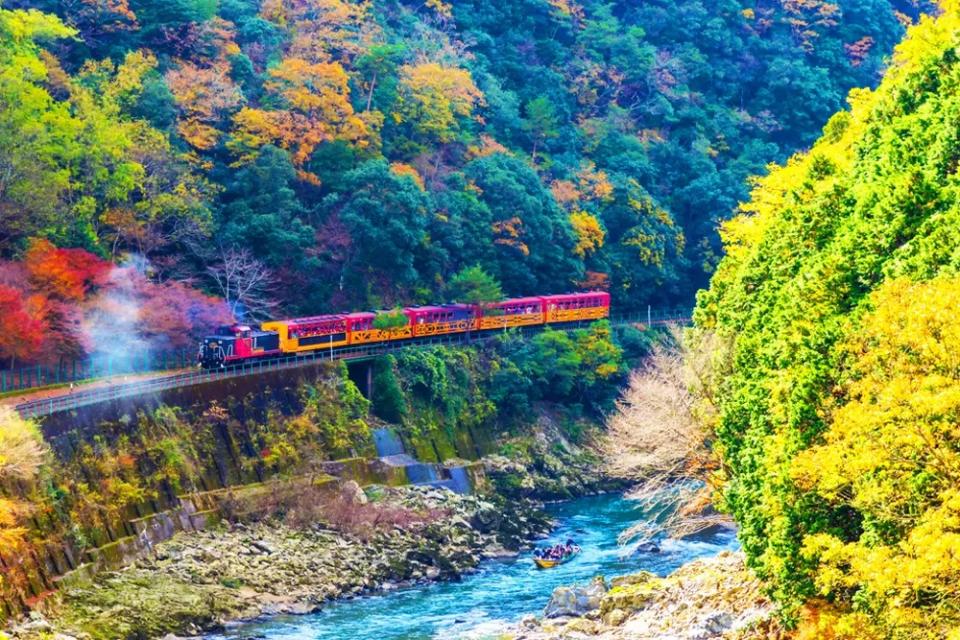 Kyoto Arashiyama & Sagano Train & Sanzenin Temple Day Tour丨Osaka/Kyoto Departure. (Photo: Klook SG)