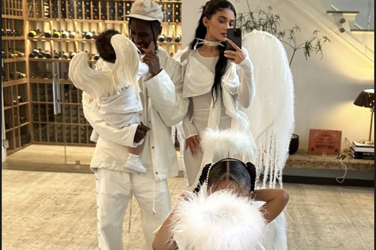 Travis Scott and Stormi Webster with Kylie jenner Halloween Minions Costume