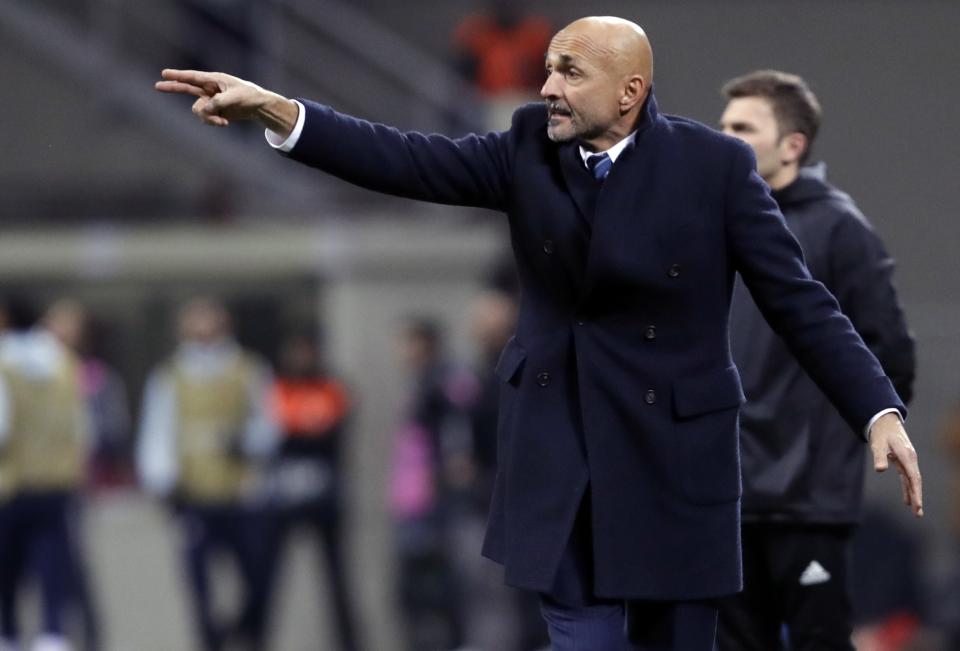 Inter Milan coach Luciano Spalletti gives indications during the Champions League, Group B soccer match between Inter Milan and PSV Eindhoven, at the San Siro stadium in Milan, Italy, Tuesday, Dec. 11, 2018. (AP Photo/Luca Bruno)