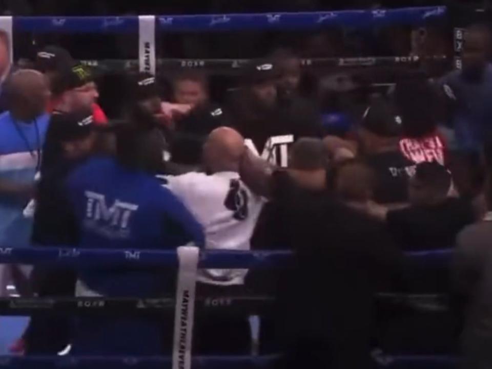 El año pasado se desató una pelea después de la primera pelea de Floyd Mayweather con John Gotti III (@HBM_tv vía Twitter)