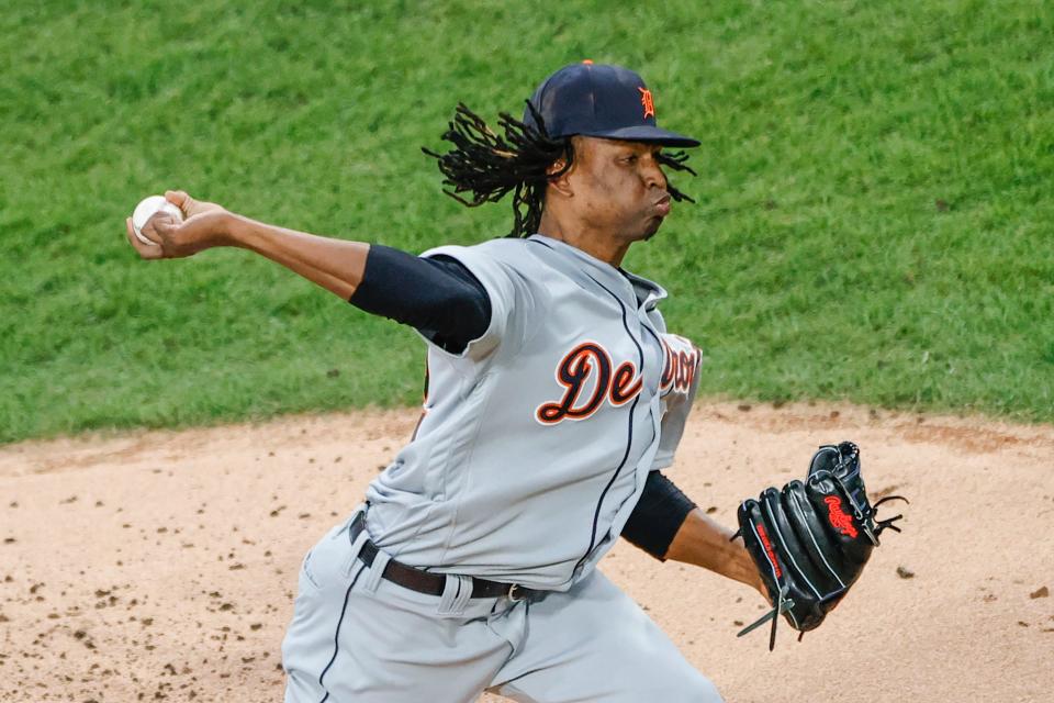 Detroit Tigers starting pitcher Jose Urena (62) delivers against the Chicago White Sox during the first inning at Guaranteed Rate Field in Chicago on Tuesday, April 27, 2021.