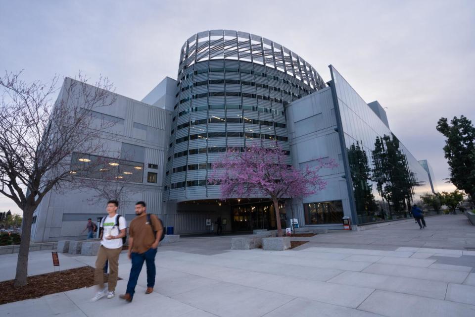 Two students outside the library at Cal State Fresno.