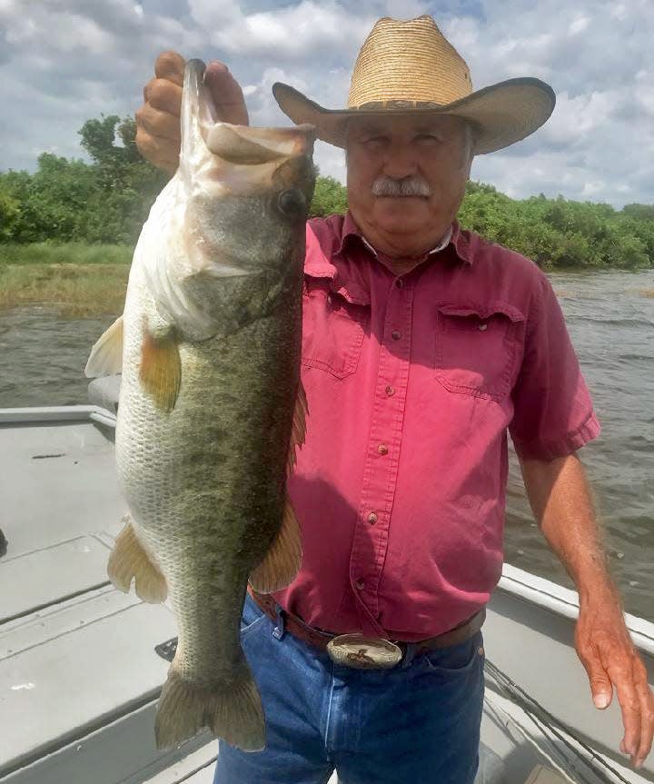 Monte Smith of Frostproof caught this 6-pound largemouth bass on a crankbait while fishing at Lake Reedy recently. 