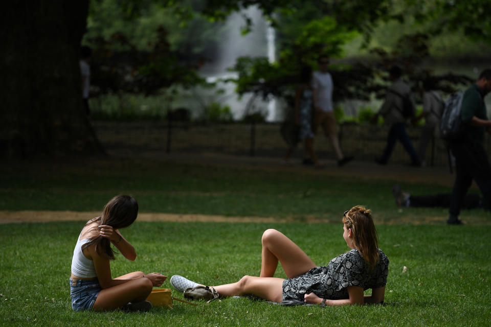 Women relax in St. James Park during hot weather in London, Britain, June 1, 2019. REUTERS/Clodagh Kilcoyne