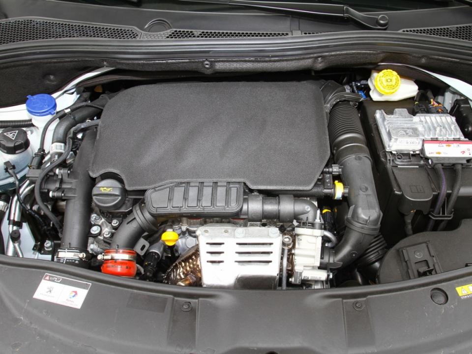 搭載與208、308相同的1.2升直列三缸渦輪增壓汽油引擎，最大馬力110hp、最大扭力20.9kgm。