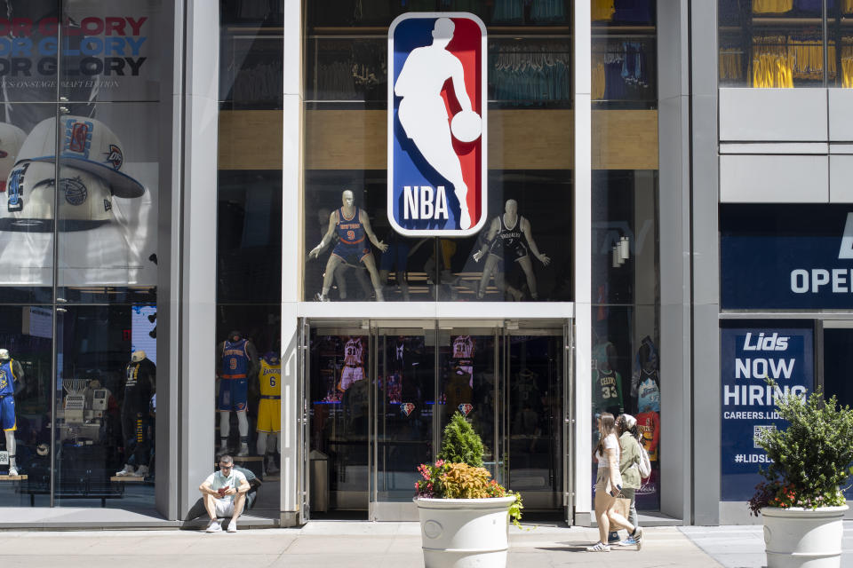 New York, NY, USA - July 4, 2022: Warner Bros. Discovery has aired NBA games through its TNT network since 1989. (Courtesy: Getty Images)