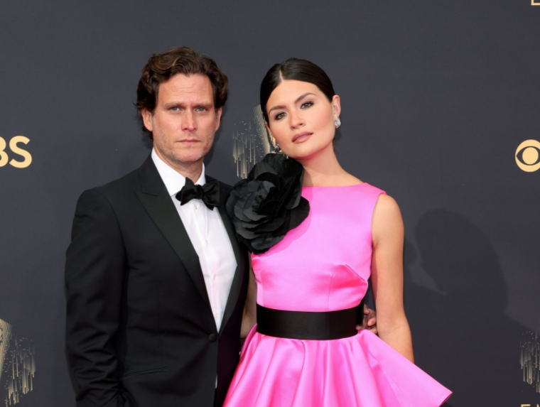 A close up of Phillipa Soo and Steven Pasquale