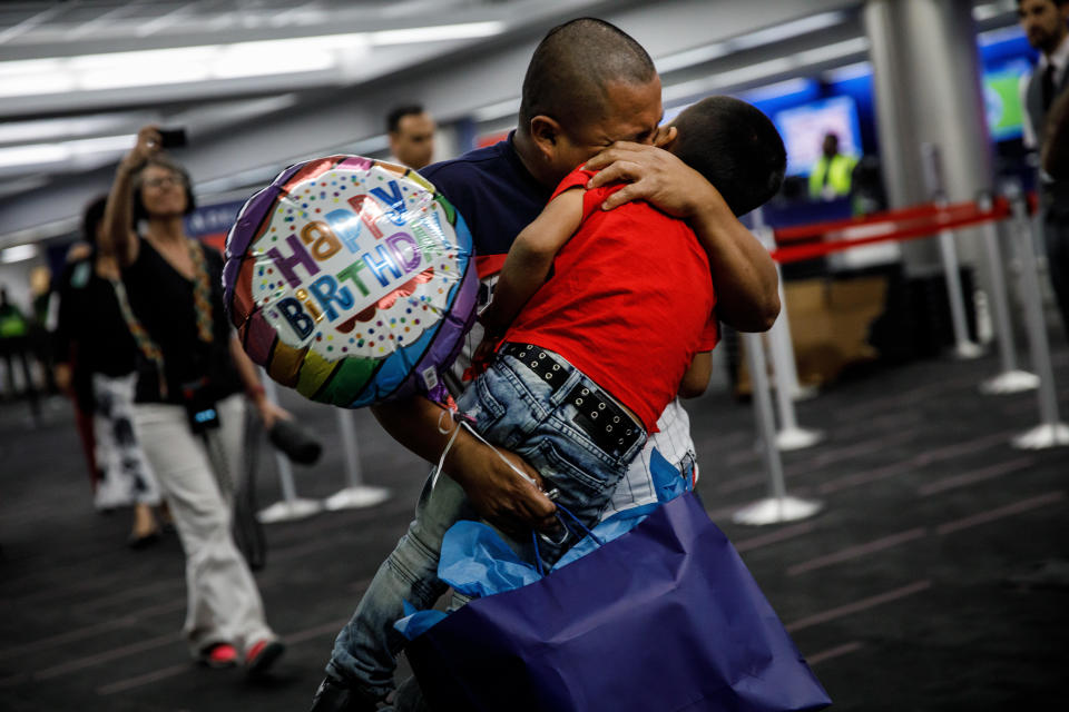 Guatemalan asylum seeker Hermelindo Che Coc embraces his 6-year-old son, Jefferson Che Pop, after reuniting with him in Los Angeles on July 14, 2018. / Credit: Marcus Yam/Los Angeles Times via Getty Images