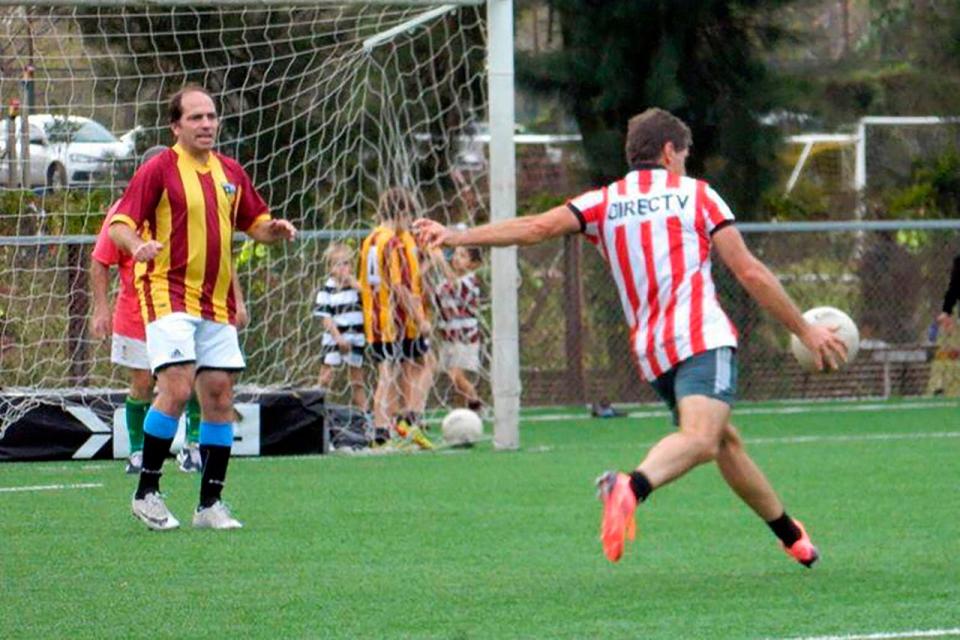 Por hacer un gol como los del fútbol común son otorgados 3 puntos; por uno como los drops del rugby, 1 punto.